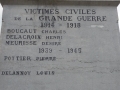 16 Le dos du monument